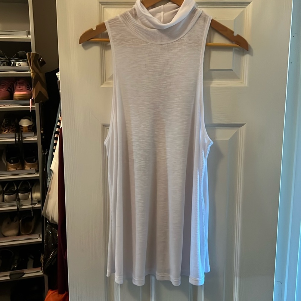 Intimately Free People white
Sleeveless Mock Neck Turtleneck Tank
